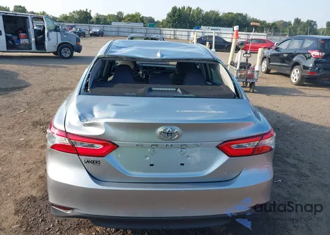 2019 Toyota Camry Le z USA, uszkodzony, nr VIN 4T1B11HK9KU781965